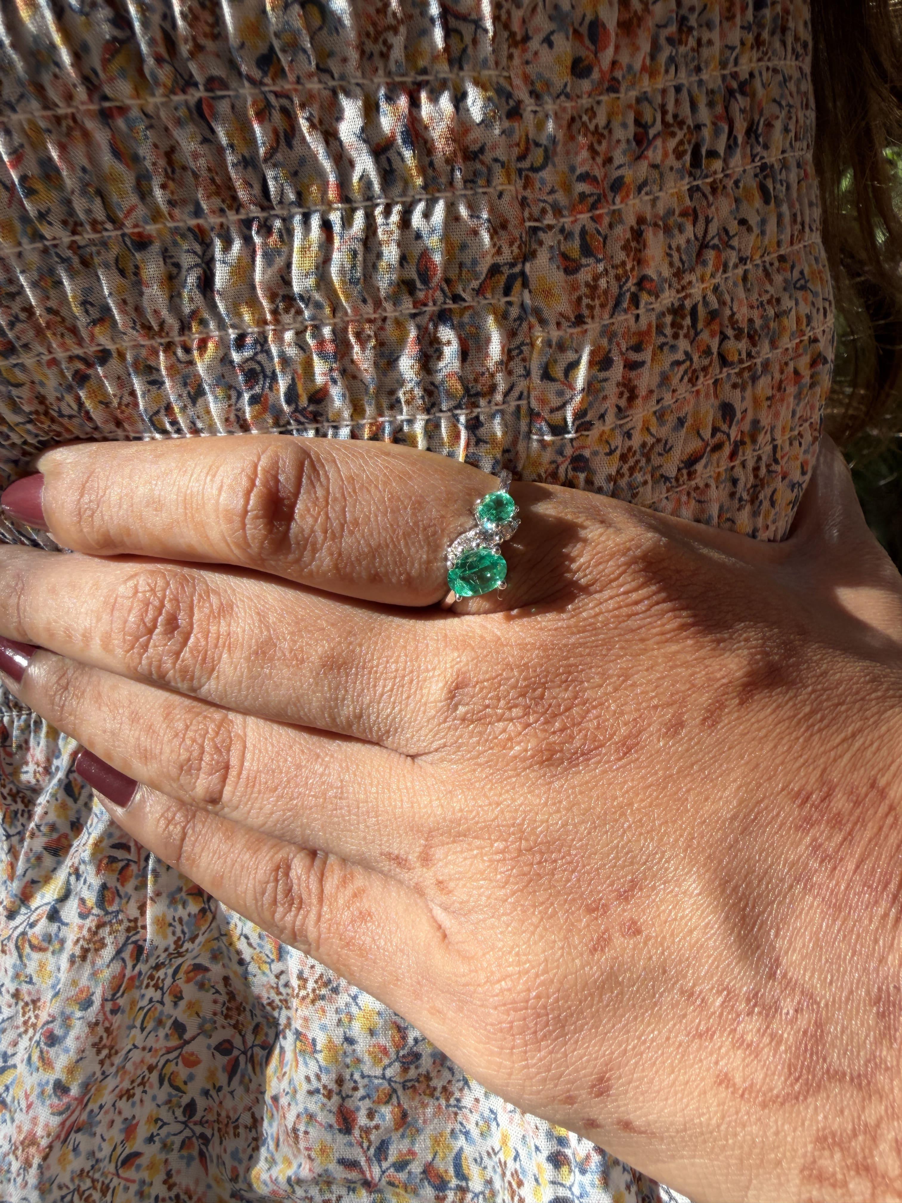 The Emerald Twist Ring - Product Image 8