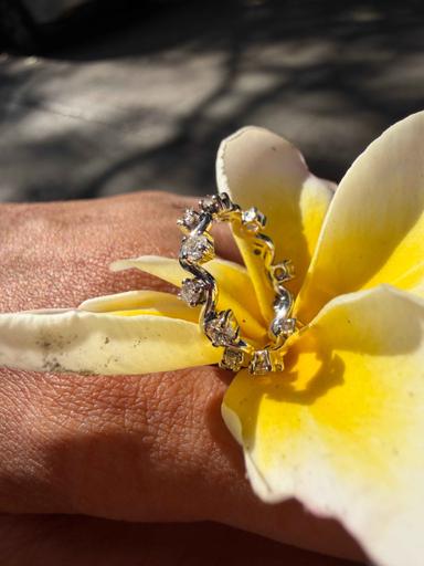 The Wavy Vine Ring - Thumbnail